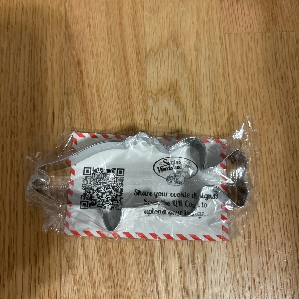 Cabela’s Bass Pro Shop Santa's Wonderland Cookie Cutter Fish NEW Christmas